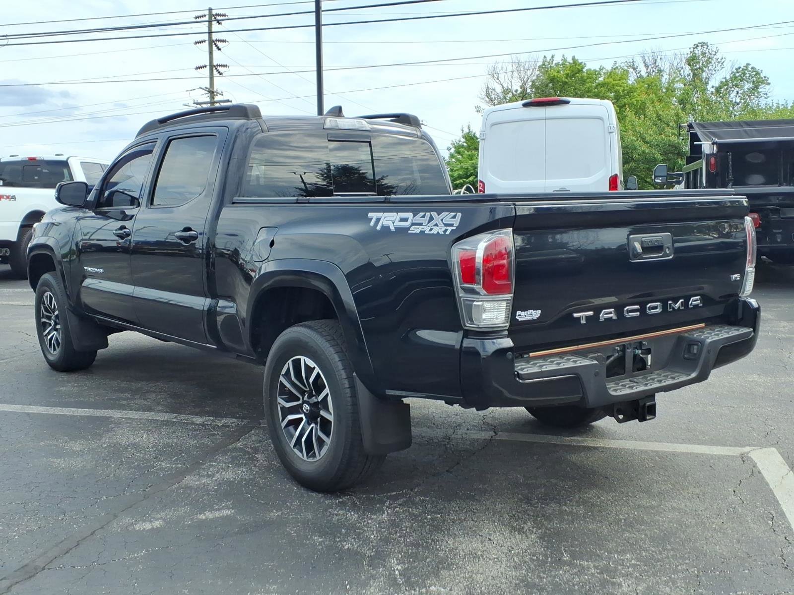 Used 2020 Toyota Tacoma TRD Sport w/ TRD Premium Sport Package AWD/4WD image 5