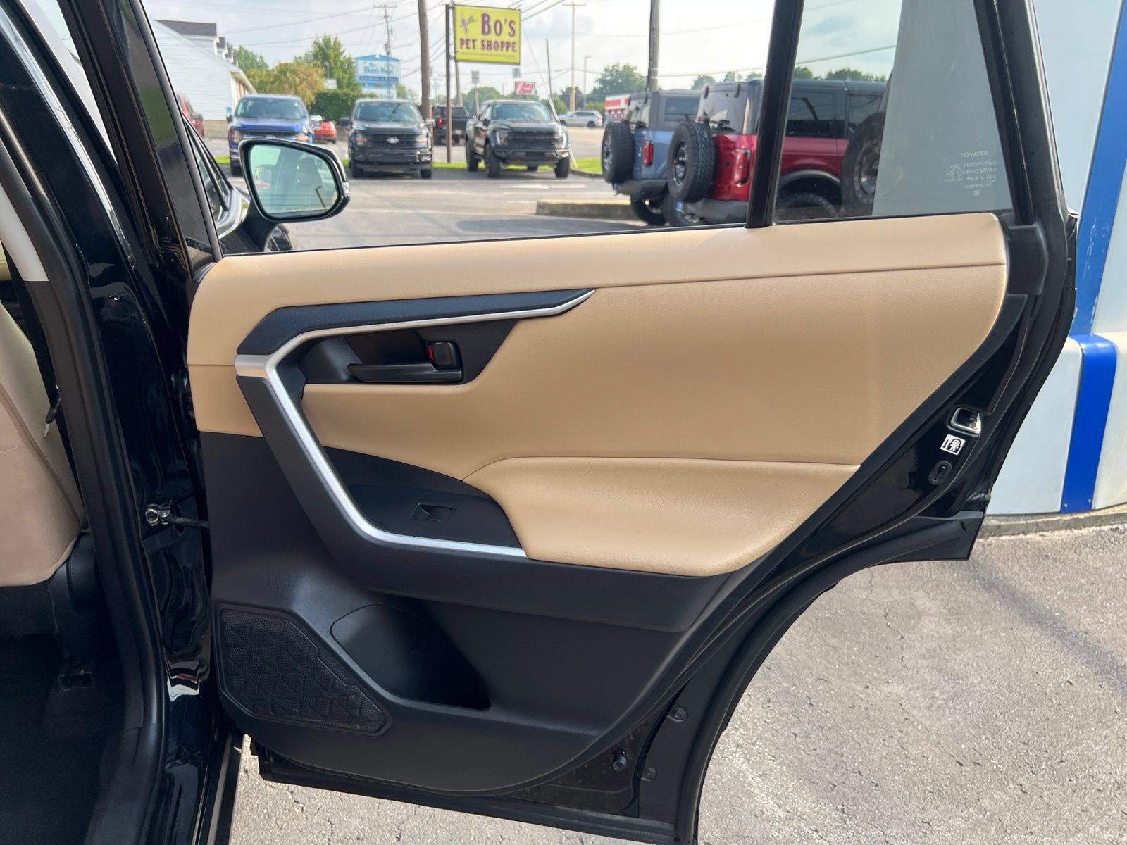 Used 2019 Toyota RAV4 LE w/ All Weather Liner Package AWD/4WD image 44