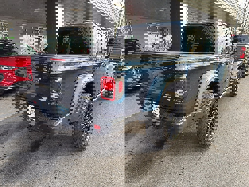 Used 2025 Jeep Gladiator Sport image 3