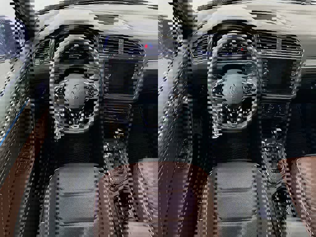 Used 2022 Volkswagen Tiguan SEL R-Line image 13