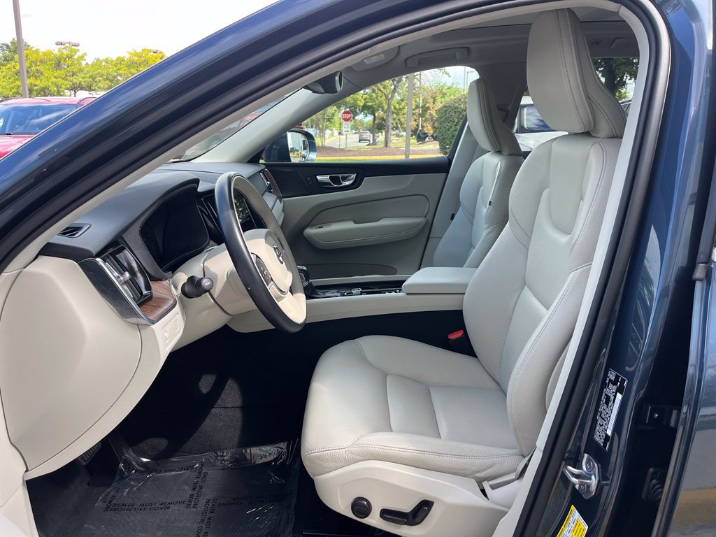 Used 2021 Volvo XC60 T5 Momentum w/ Advanced Package AWD/4WD image 23