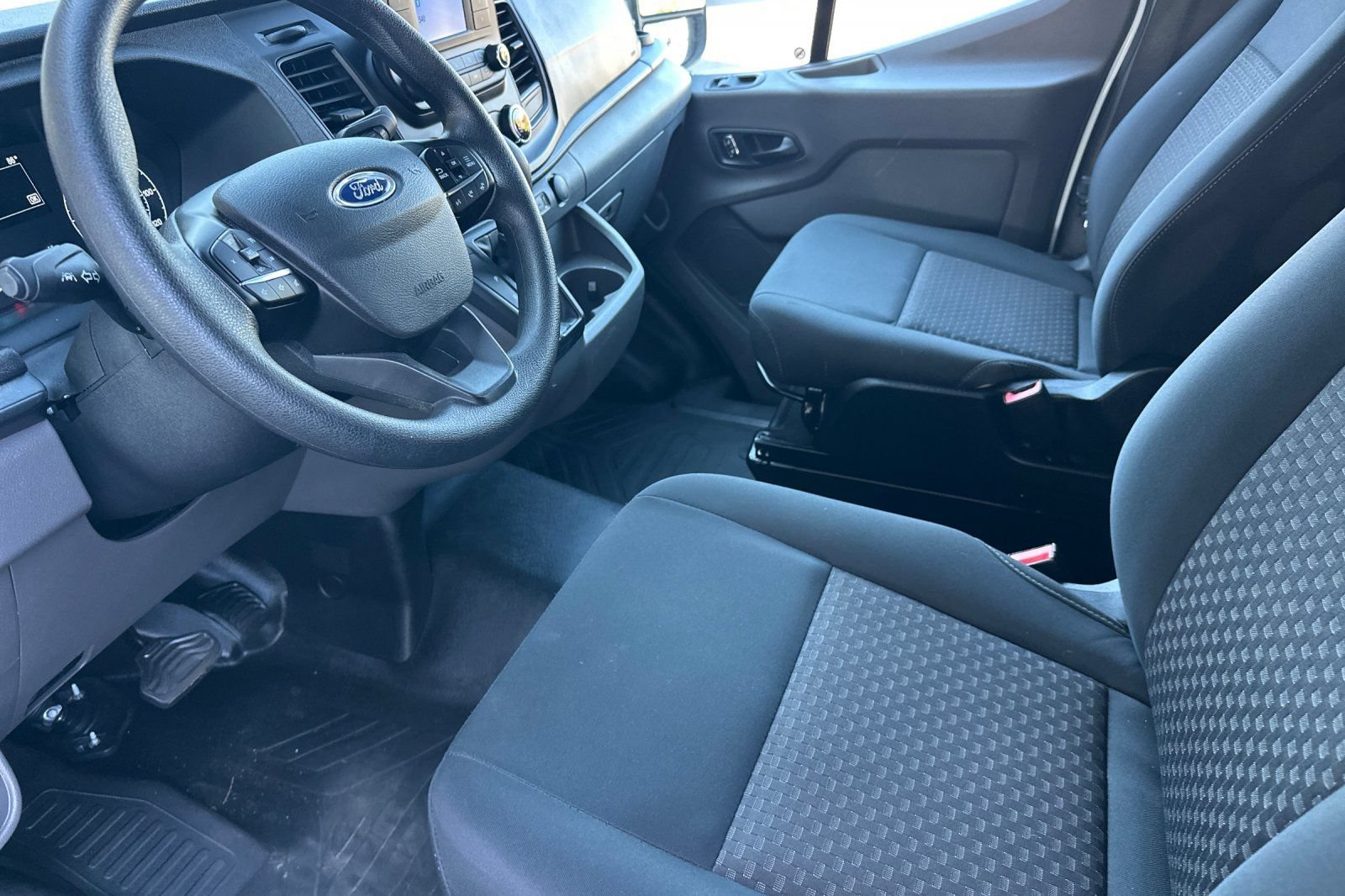 Certified 2025 Ford Transit 250 Low Roof w/ Exterior Upgrade Package RWD image 9