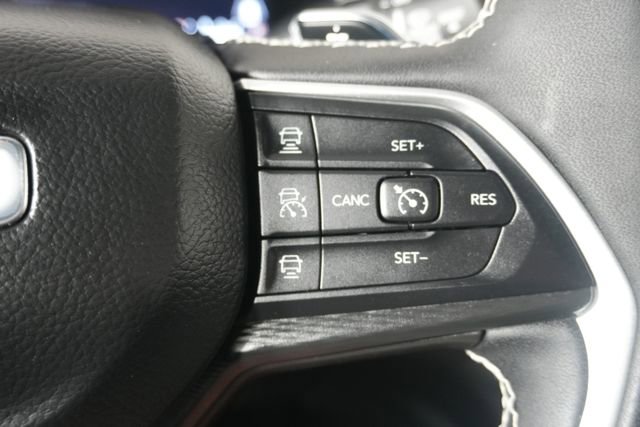 Used 2025 Jeep Grand Cherokee Laredo X AWD/4WD image 15