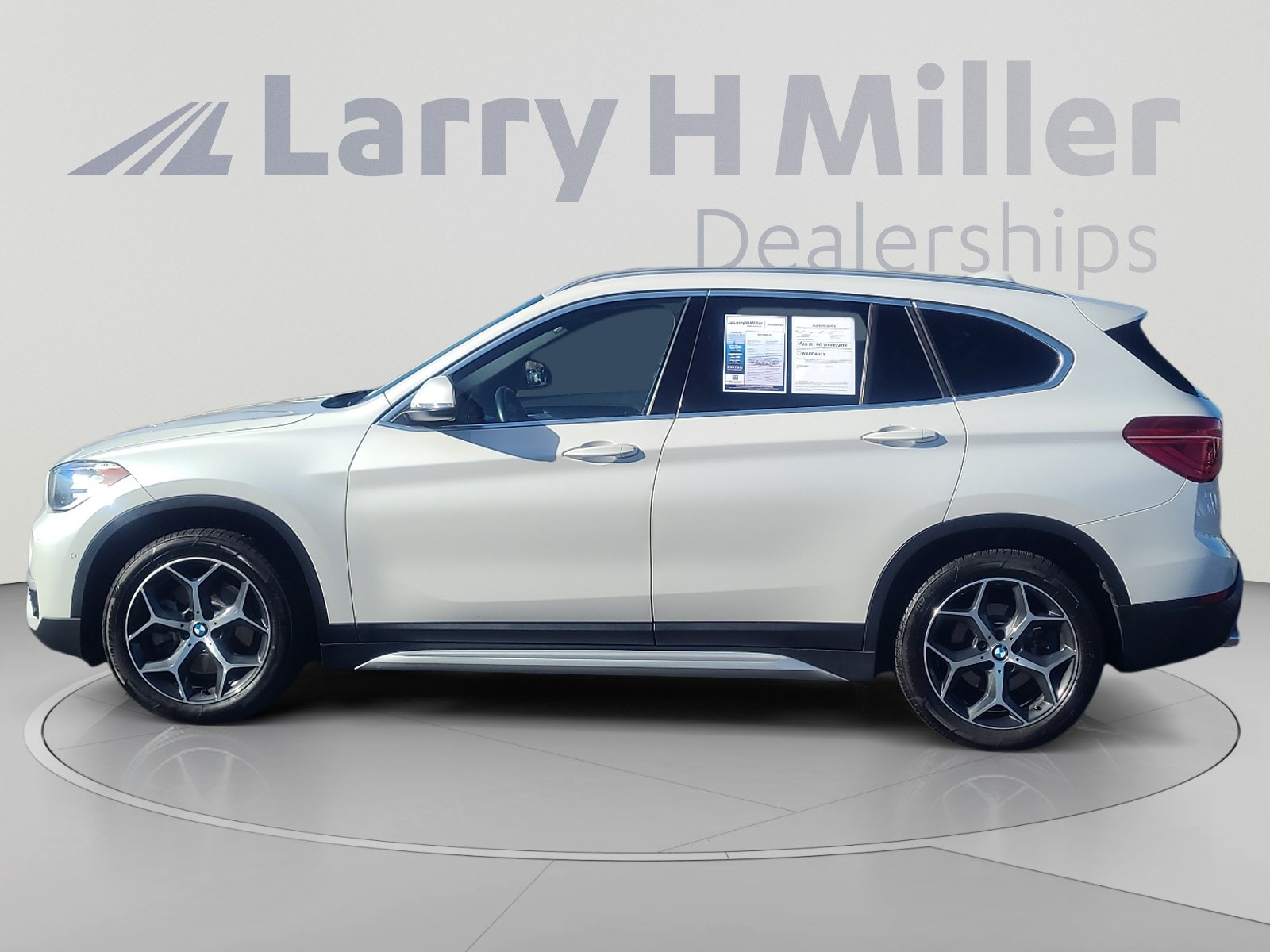 Used 2018 BMW X1 xDrive28i w/ Convenience Package AWD/4WD image 2