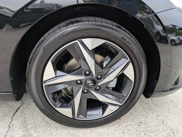 Used 2023 Hyundai Elantra SEL w/ Convenience Package image 10