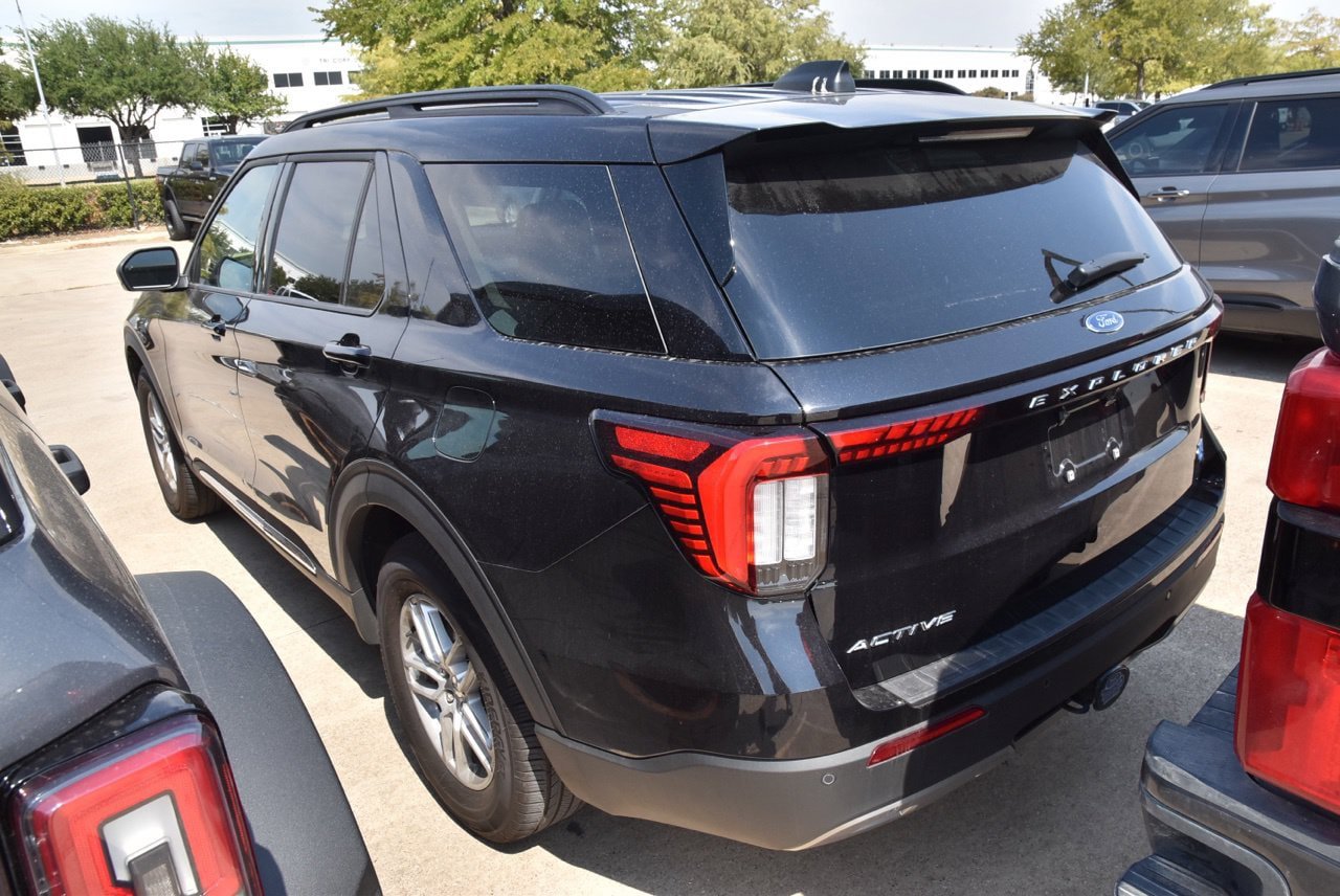 Certified 2025 Ford Explorer Active w/ Active Comfort Package RWD image 8