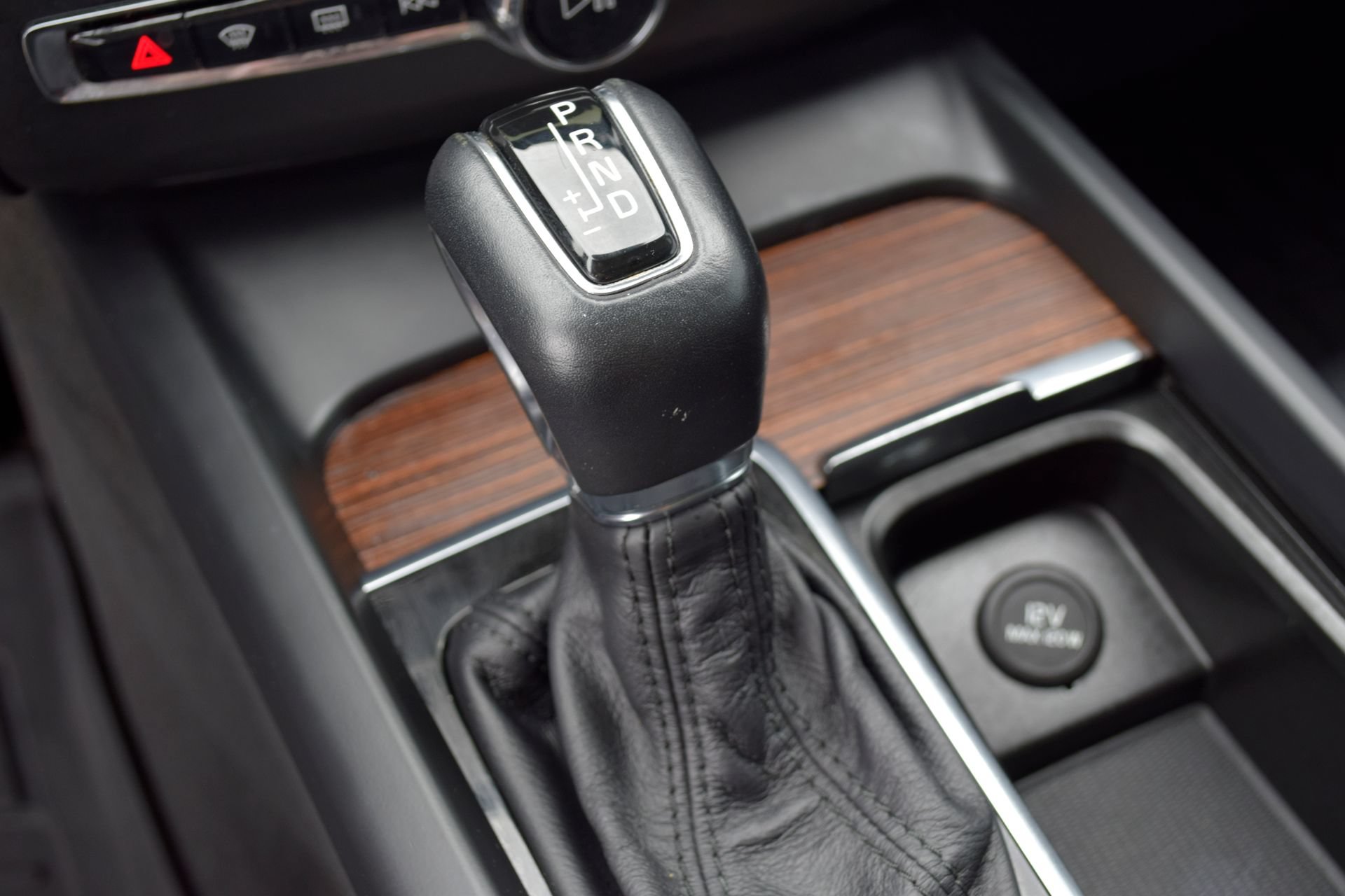Used 2021 Volvo XC60 T5 Momentum w/ Premium Package FWD image 10