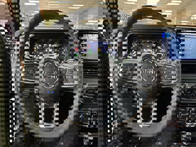 Used 2024 Jeep Wrangler Unlimited Sahara image 6