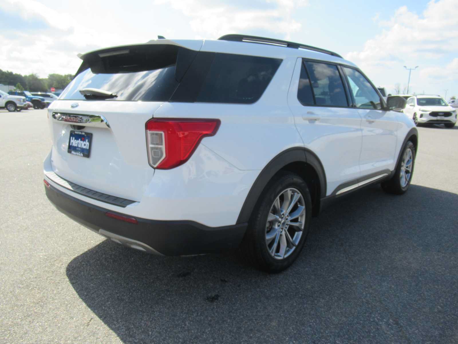 Certified 2021 Ford Explorer XLT w/ Equipment Group 202A RWD image 5