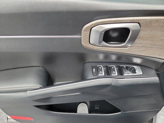 Used 2023 Kia Sorento EX w/ Panoramic Sunroof Package FWD image 16