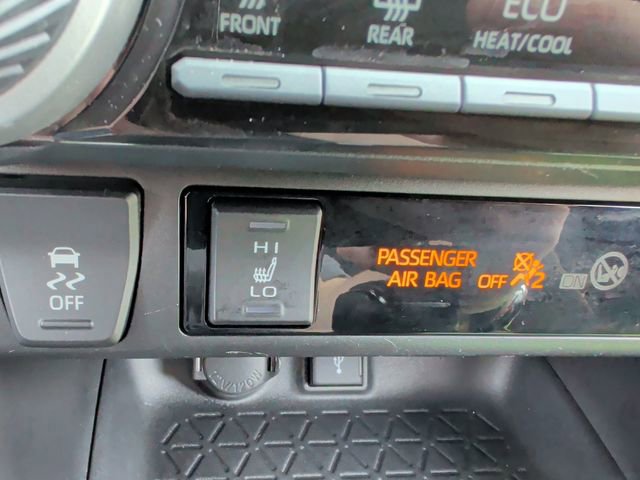 Used 2022 Toyota RAV4 SE w/ Weather & Moonroof Package AWD/4WD image 15