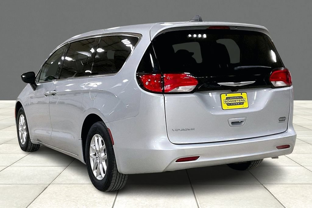 Used 2024 Chrysler Voyager LX FWD image 11