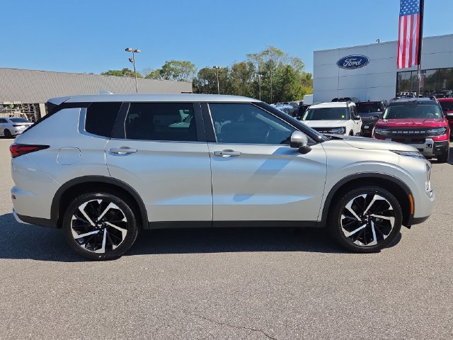 Used 2023 Mitsubishi Outlander SE AWD/4WD image 2