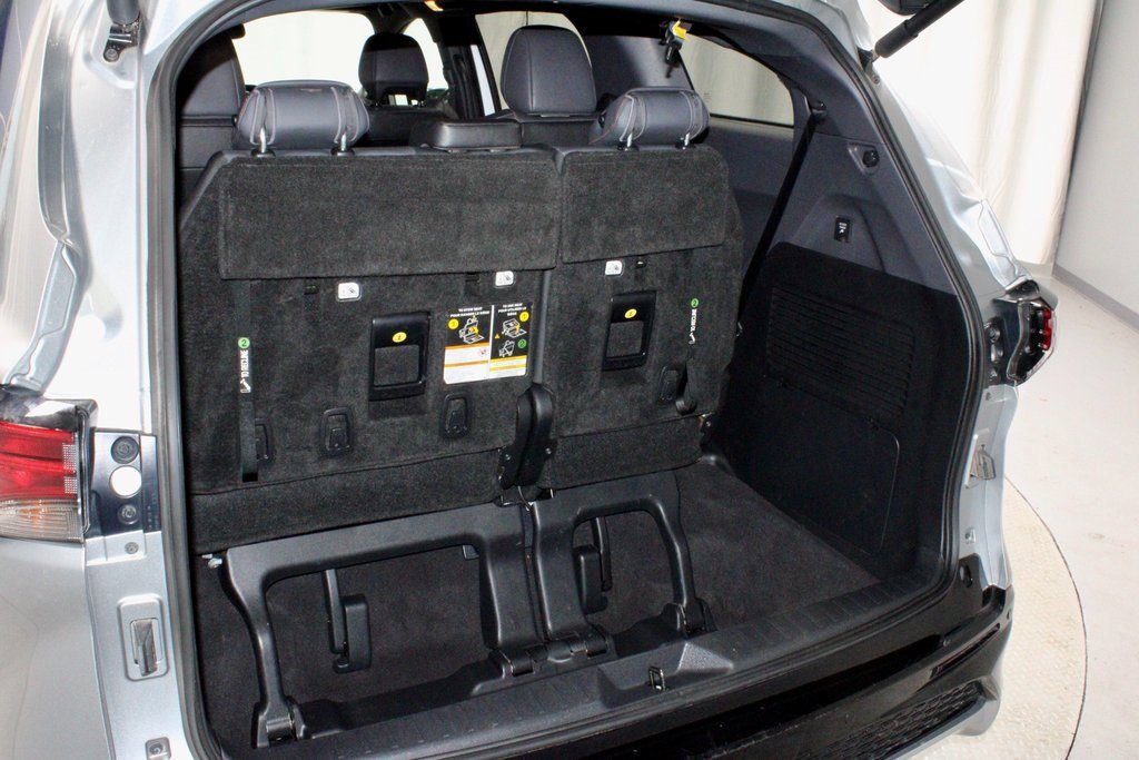 Used 2022 Toyota Sienna XSE image 14