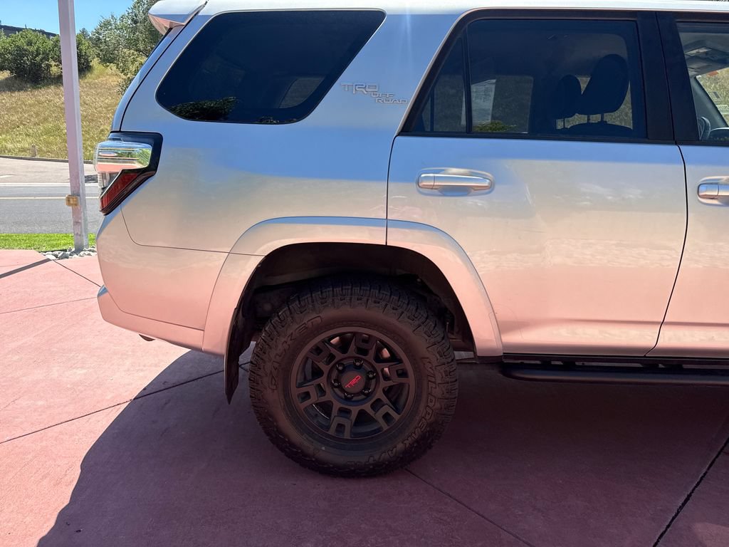 Used 2022 Toyota 4Runner TRD Off-Road AWD/4WD image 32