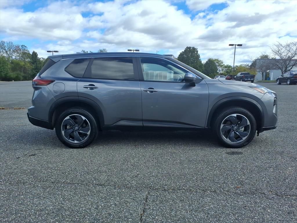 Used 2024 Nissan Rogue SV image 5