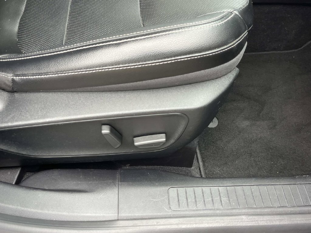 Certified 2020 Ford Escape Titanium AWD/4WD image 26