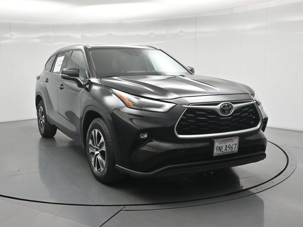 Used 2022 Toyota Highlander XLE FWD image 26