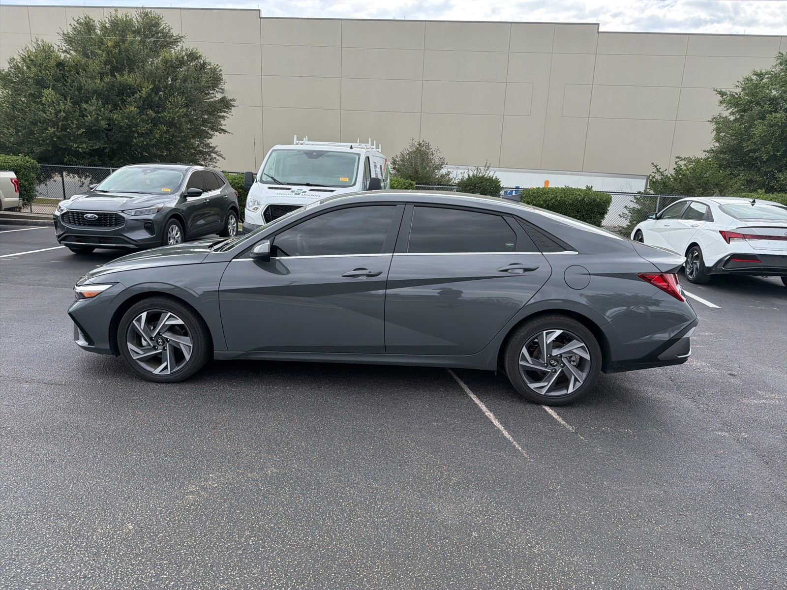 Used 2025 Hyundai Elantra SEL FWD image 14