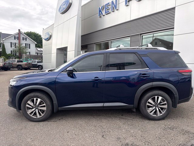 Used 2022 Nissan Pathfinder SL w/ Cargo Package AWD/4WD image 9