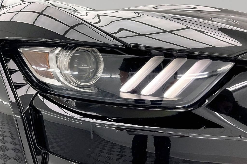 Certified 2022 Ford Mustang Shelby GT500 w/ Carbon Fiber Track Pack RWD image 27