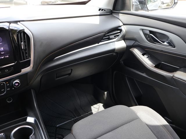 Used 2020 Chevrolet Traverse LT image 13