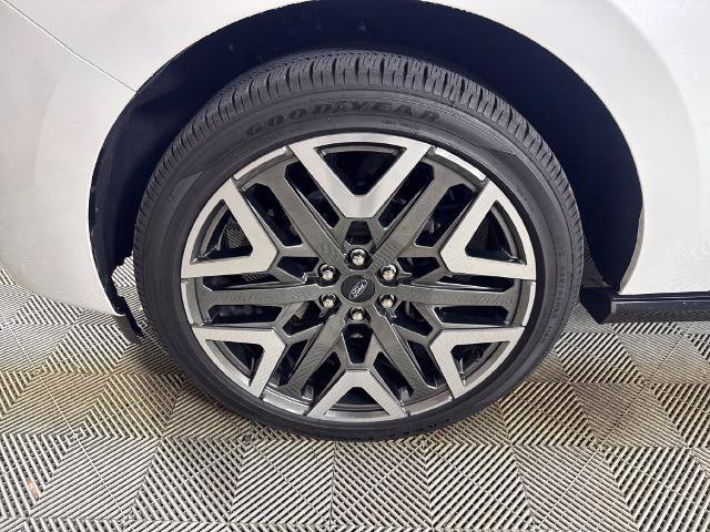 Certified 2026 Ford Expedition Platinum w/ Platinum Ultimate Package AWD/4WD image 12