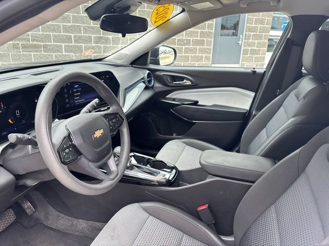 Used 2025 Chevrolet Trax LT FWD image 17