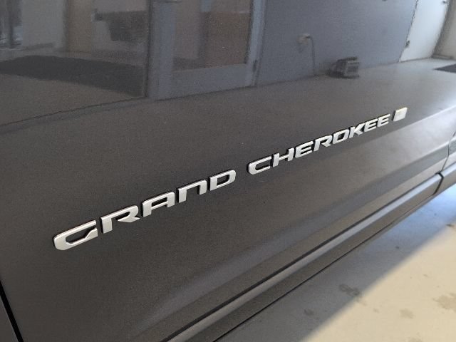 Used 2024 Jeep Grand Cherokee Limited AWD/4WD image 10