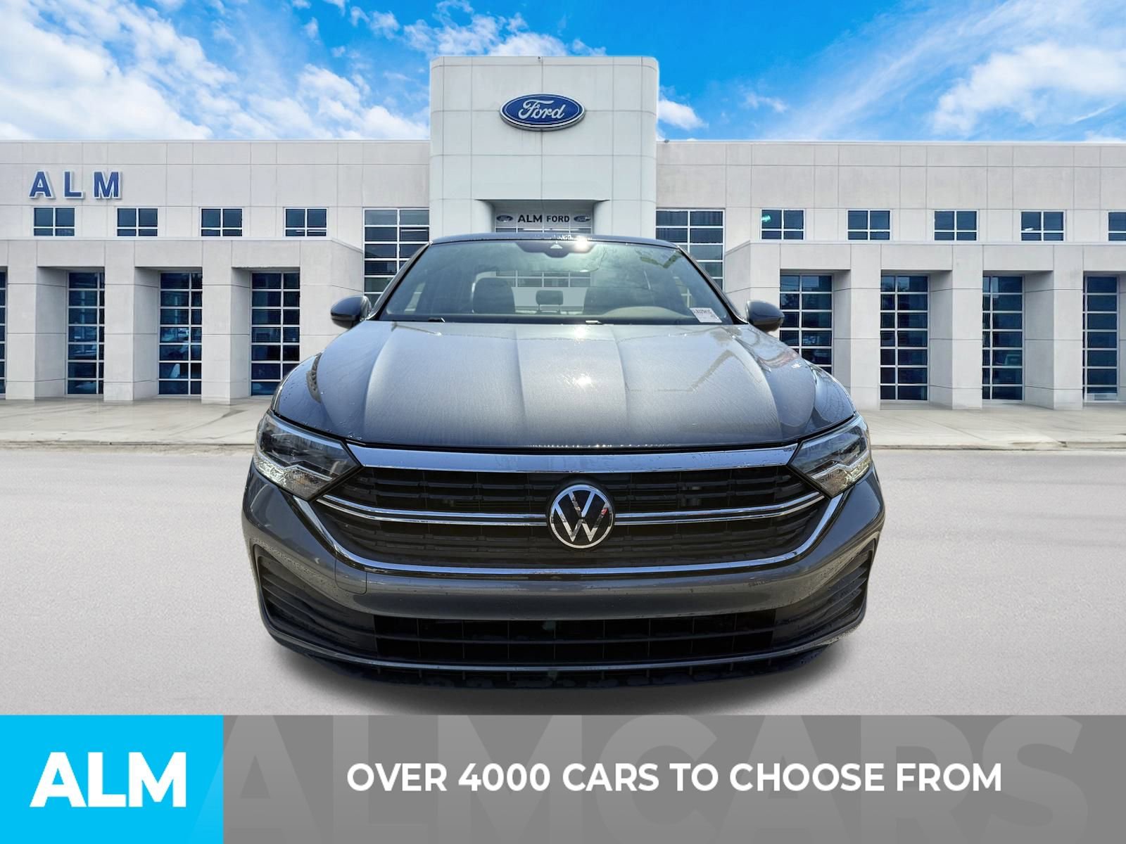 Used 2024 Volkswagen Jetta SE w/ Panoramic Sunroof Package image 3