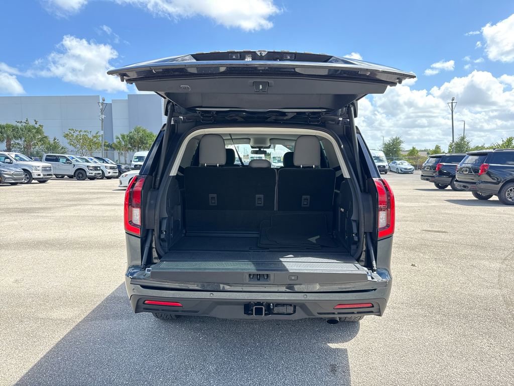 Certified 2025 Ford Expedition Active image 29