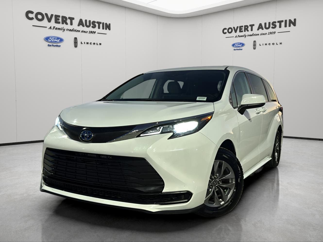 Used 2024 Toyota Sienna LE