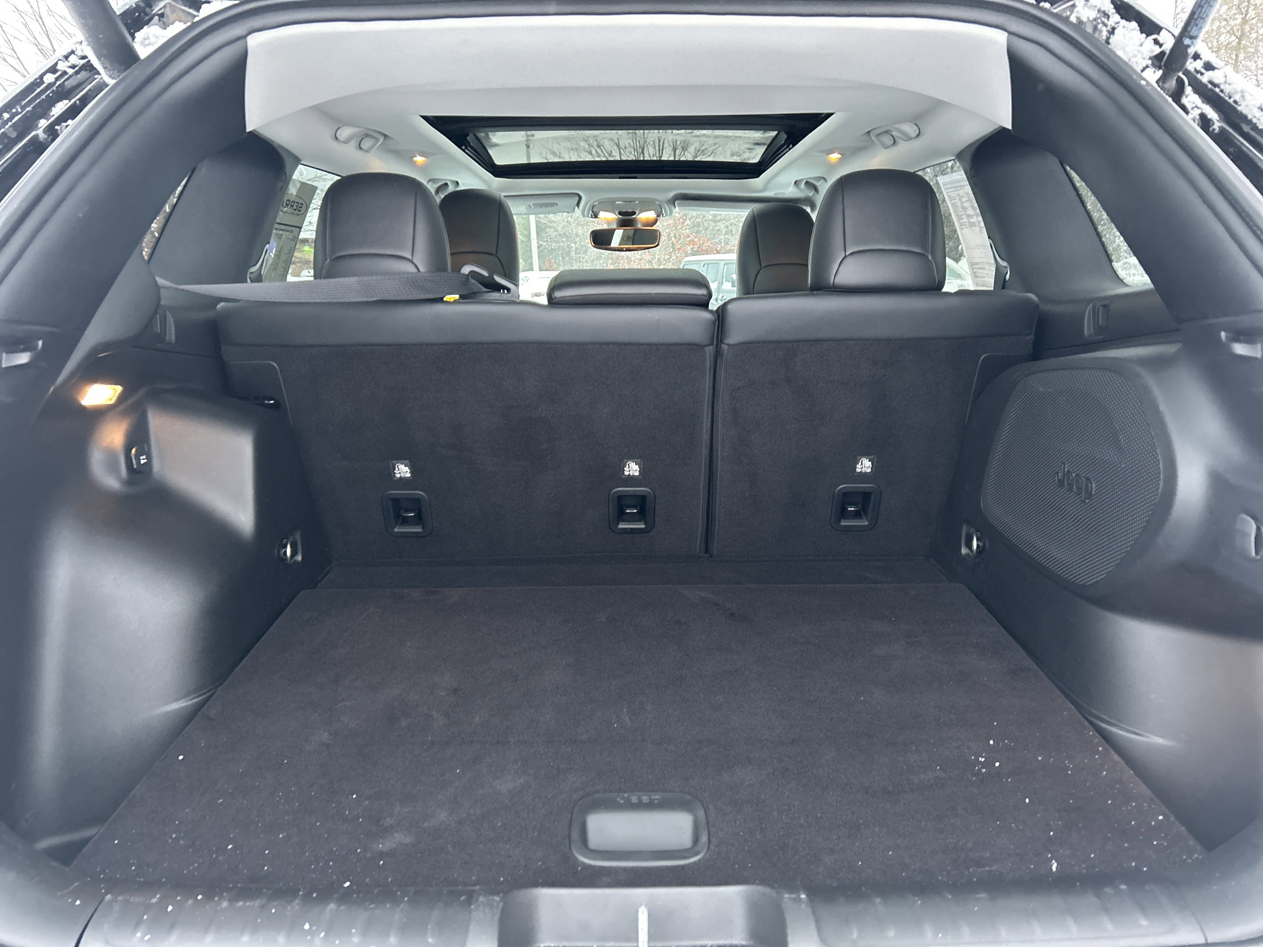 Used 2021 Jeep Cherokee Limited image 10