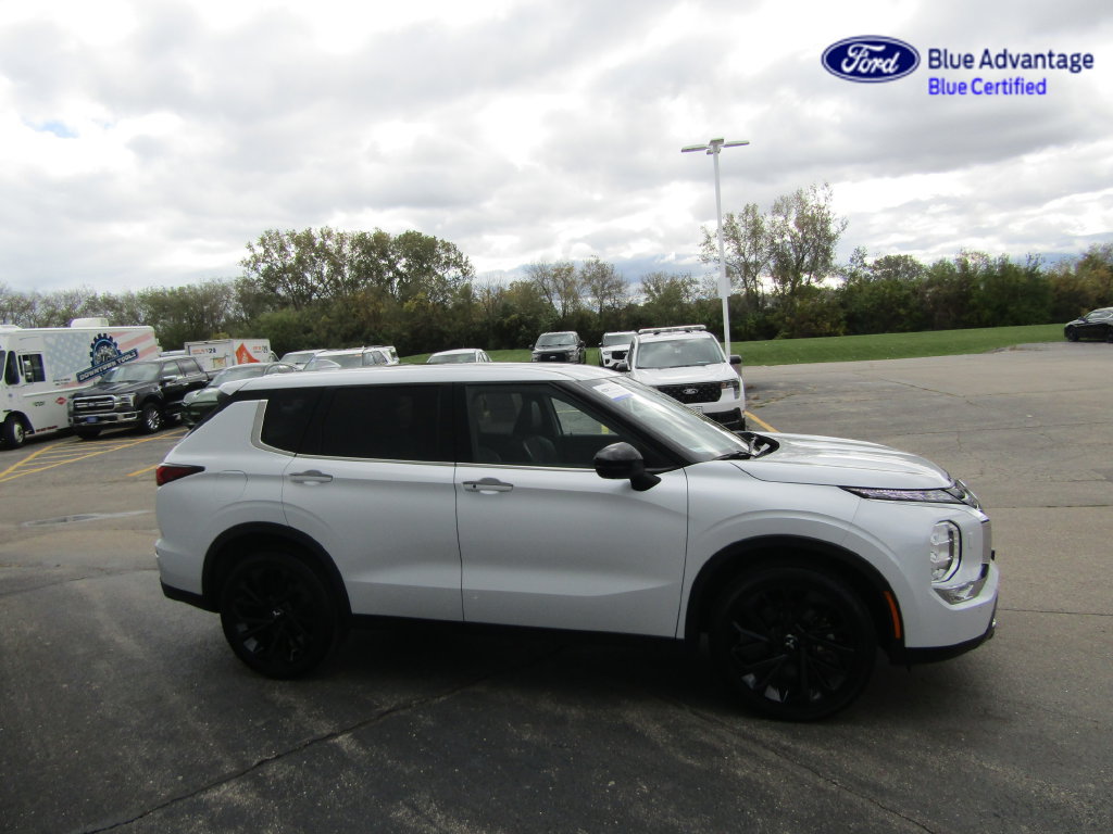 Used 2024 Mitsubishi Outlander SE Black Edition AWD/4WD image 11