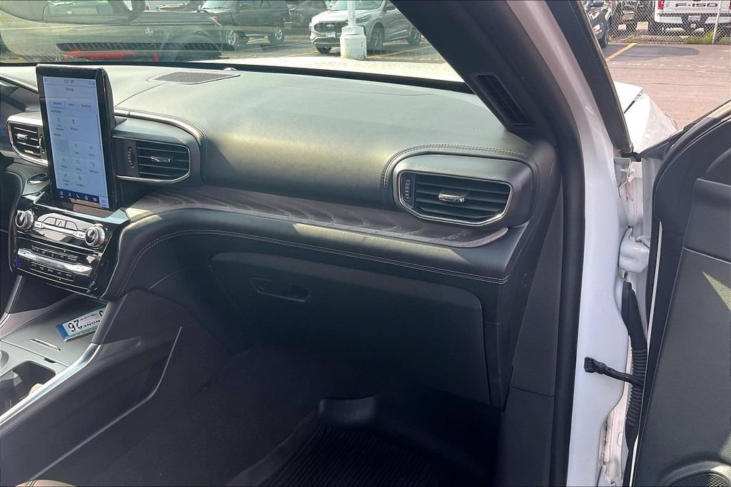 Certified 2023 Ford Explorer Platinum w/ Technology Package AWD/4WD image 15