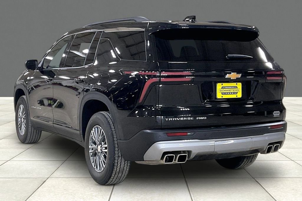 Used 2025 Chevrolet Traverse LT AWD/4WD image 2