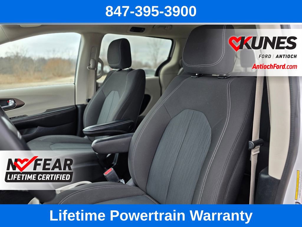 Used 2022 Chrysler Voyager LX FWD image 18