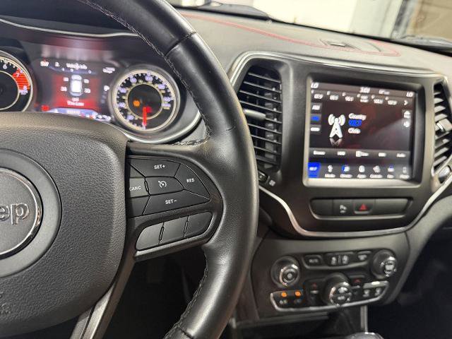 Used 2019 Jeep Cherokee Trailhawk AWD/4WD image 13