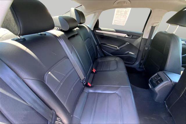 Used 2022 Volkswagen Passat 2.0T SE FWD image 20