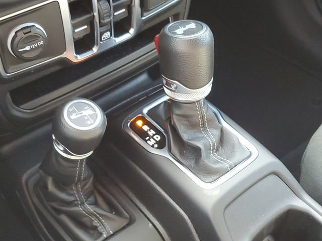 Used 2024 Jeep Wrangler Unlimited Sahara AWD/4WD image 18