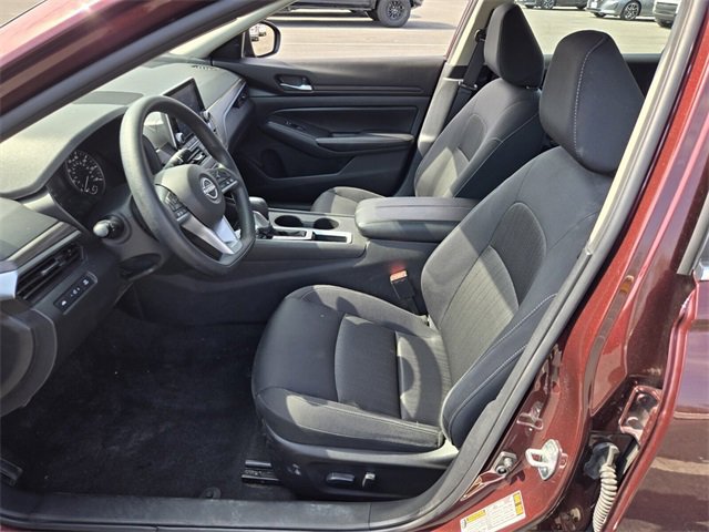 Used 2025 Nissan Altima 2.5 SV image 10