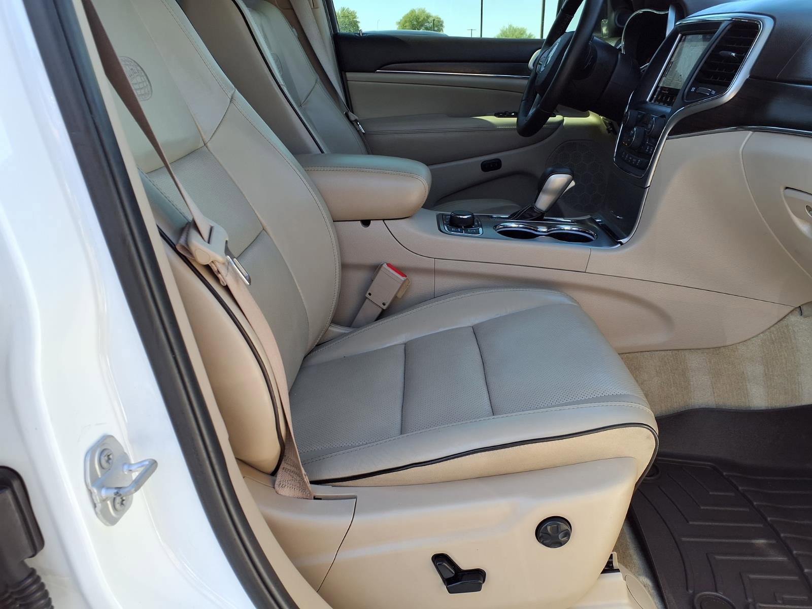 Used 2018 Jeep Grand Cherokee Overland AWD/4WD image 11