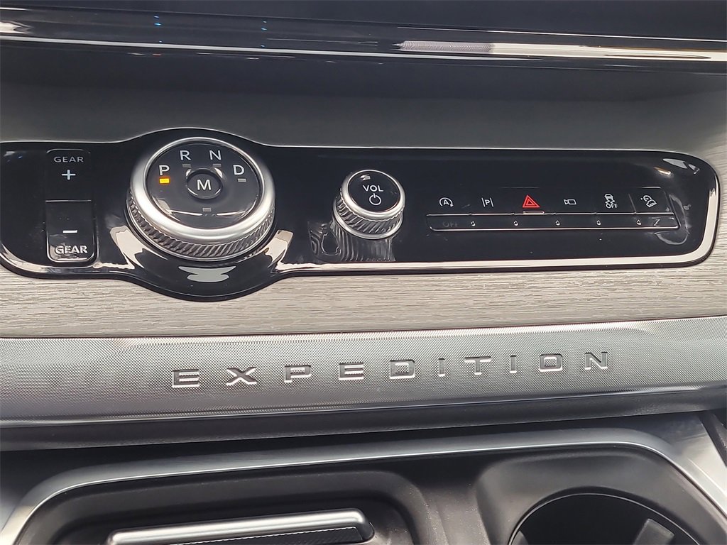 Certified 2025 Ford Expedition Max Platinum image 29