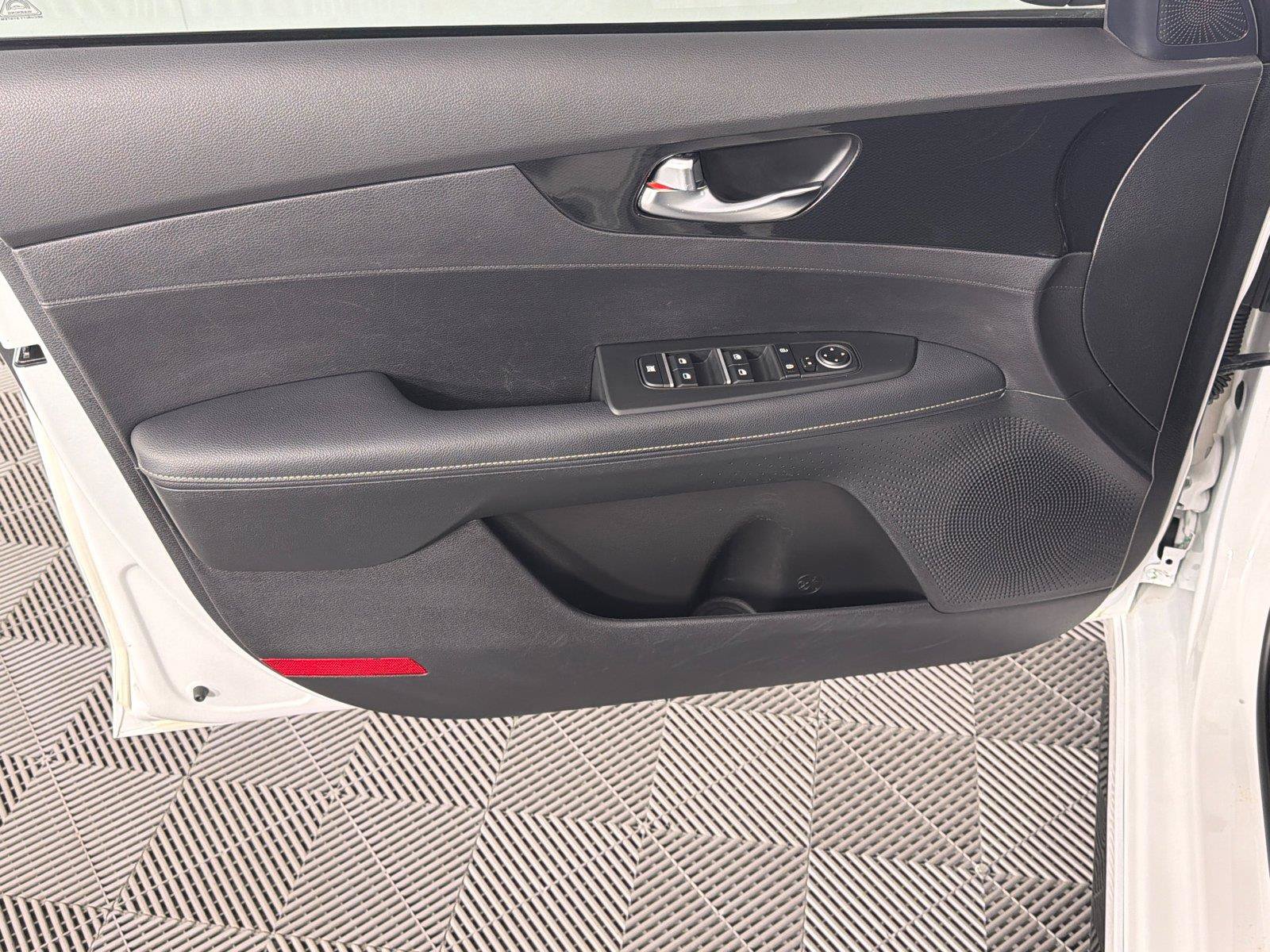 Used 2022 Kia Forte GT-Line w/ GT-Line Technology Package FWD image 10