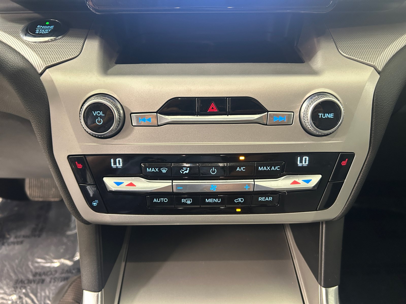 Certified 2021 Ford Explorer XLT w/ Equipment Group 202A RWD image 16