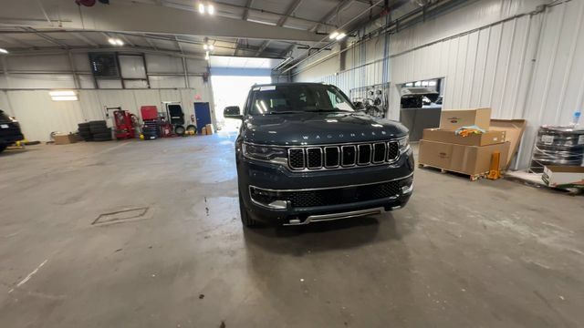 Used 2023 Jeep Wagoneer Series III w/ Premium Group I AWD/4WD image 4