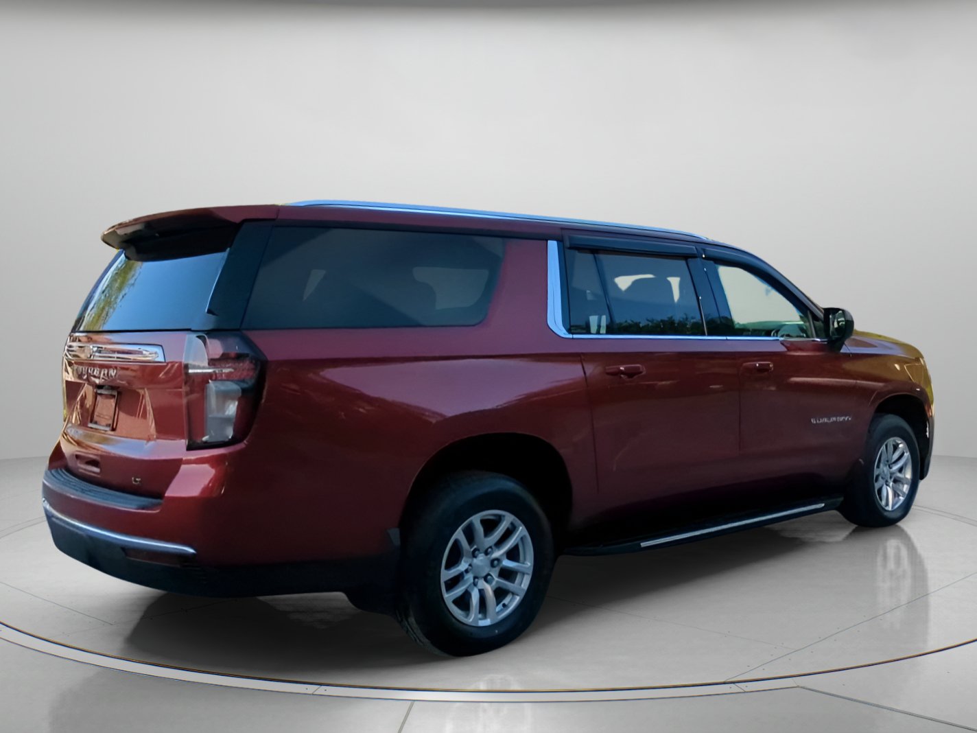 Used 2021 Chevrolet Suburban LT RWD image 28