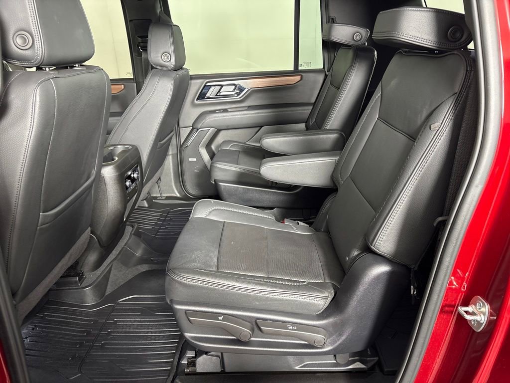 Used 2025 GMC Yukon XL Denali w/ Sun & Power Step Package image 28