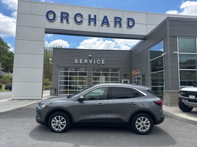 Certified 2024 Ford Escape Active AWD/4WD image 2