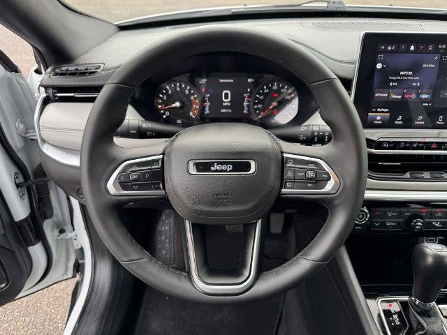 Used 2025 Jeep Compass Limited AWD/4WD image 18